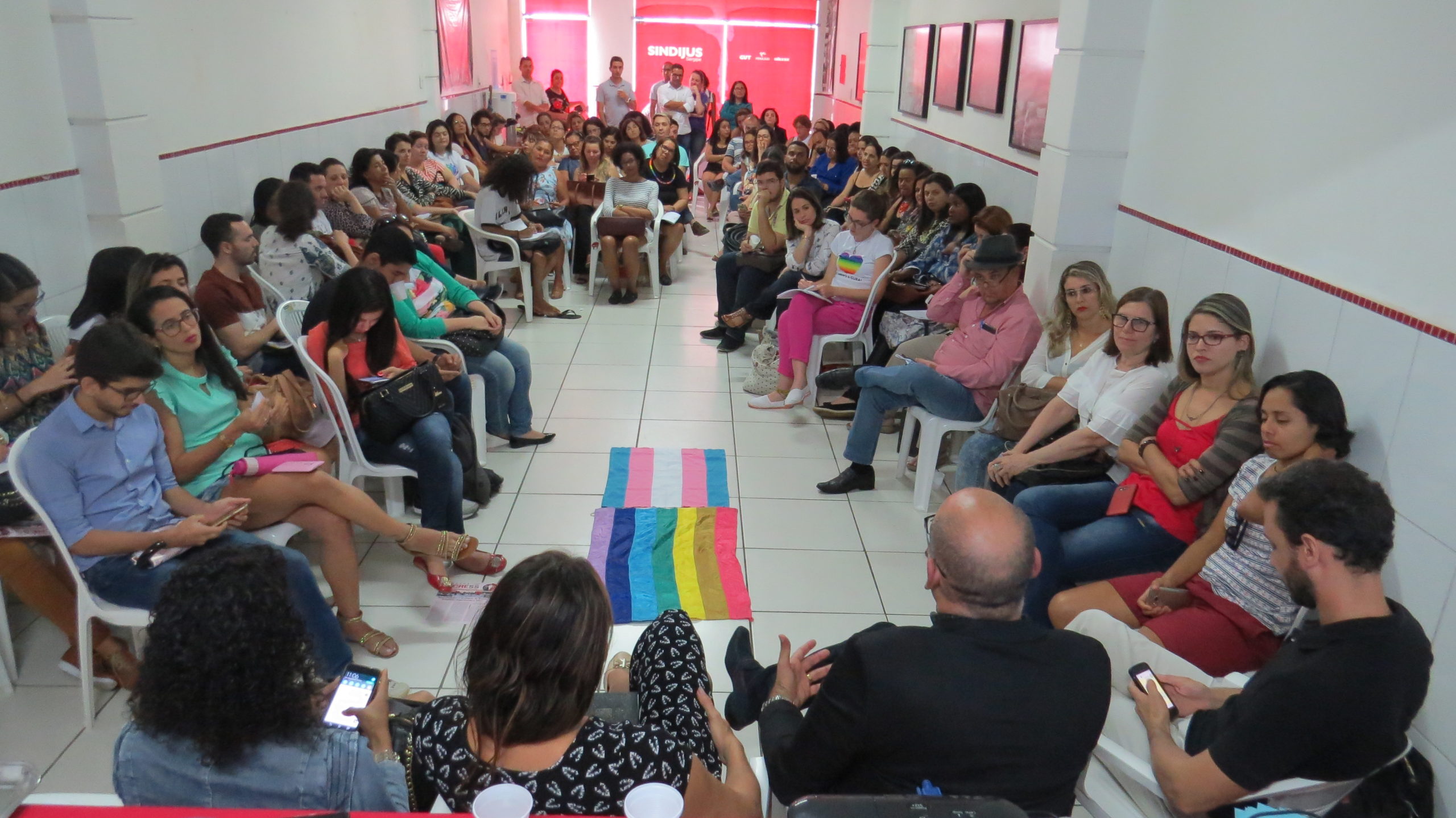 Militantes debatem diversidade de gênero com assistente sociais em roda de conversa do CRESS Sergipe