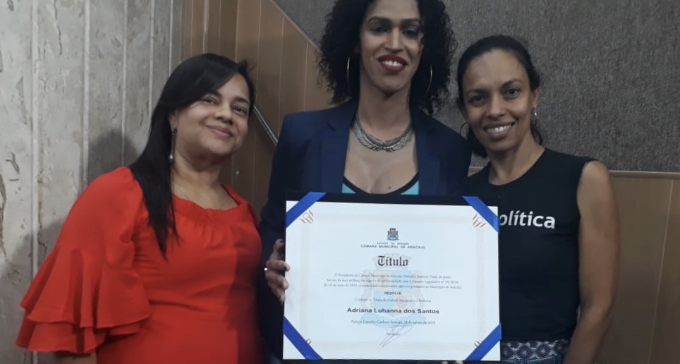 CRESS Sergipe prestigia entrega de Título de Cidadania Aracajuana à assistente social Adriana Lohana
